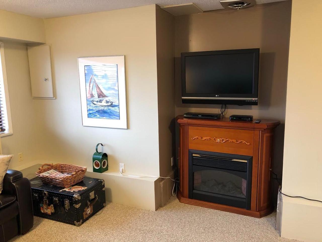 Sunshine Coast Suites Sechelt Exterior photo